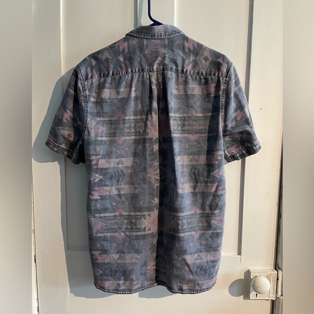 Men’s Geometric Short Sleeve Button Down ( Large ) - Picture 4 of 4